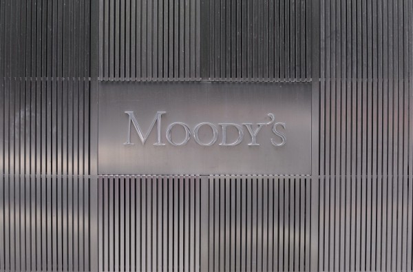 Η Moody&#039;s αναβάθμισε την ελληνική οικονομία κατά δυο βαθμίδες