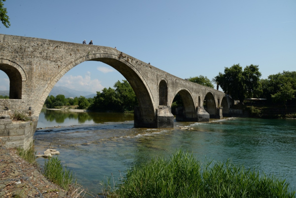 Παραλίγο τραγωδία στην Άρτα: Άνοιξαν οι πόρτες φράγματος και παρέσυραν ανήλικες