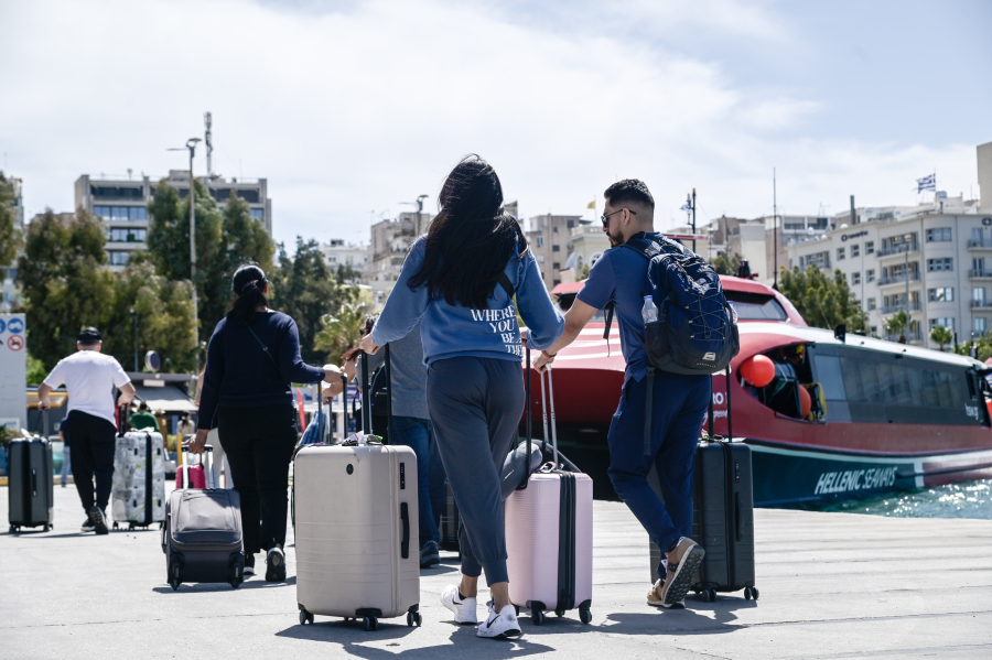 Η νεότερη πρόγνωση του καιρού για το τριήμερο της Πρωτομαγιάς: Πόσο θα κρατήσουν οι μπόρες