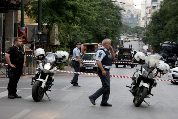 Οι αστυνομικοί «χτενίζουν» την περιοχή γύρω από το σχολείο του 10χρονου