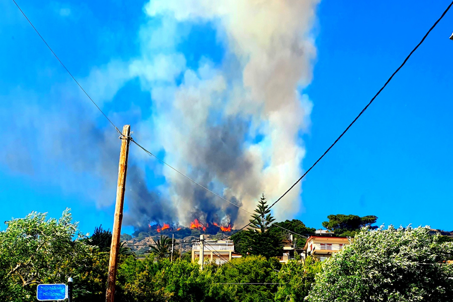 Ξέσπασε φωτιά στη Λευκίμμη Κέρκυρας