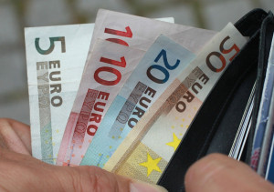 Κοινωνικό μέρισμα: Για ποιους «κληρώνει» τα 700 ευρώ - Πότε θα μπουν τα χρήματα