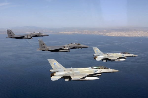 Χαμηλή πτήση τουρκικού F-16 πάνω από τη Ρω