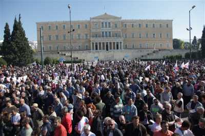 Χιλιάδες πολίτες στους δρόμους κατά των πολιτικών λιτότητας