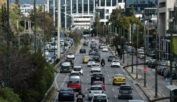 Μπλοκαρισμένη η Κηφισιάς στο Ψυχικό και στα 2 ρεύματα - Κίνηση και στη λεωφόρο Σχιστού