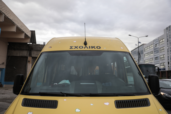 Σάλος στα Καλύβια: Συνελήφθη οδηγός λεωφορείου χωρίς... άδεια οδήγησης, μετέφερε 40 παιδιά
