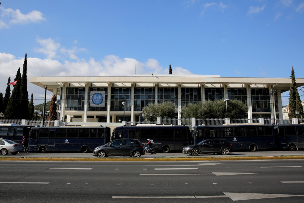 Επίθεση του Ρουβίκωνα με μπογιές στην αμερικανική πρεσβεία- Δέκα προσαγωγές, δύο συλλήψεις