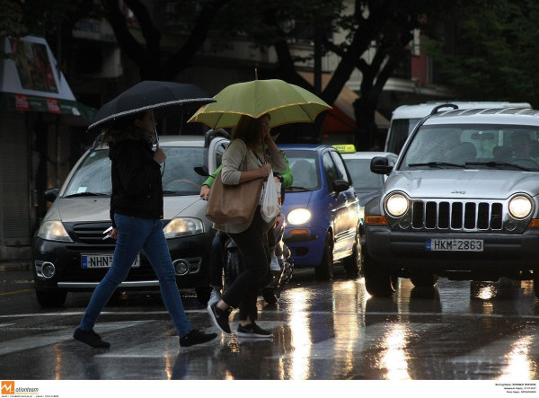 Καιρός: «Βουτιά» της θερμοκρασίας σήμερα- Βροχερό το σκηνικό