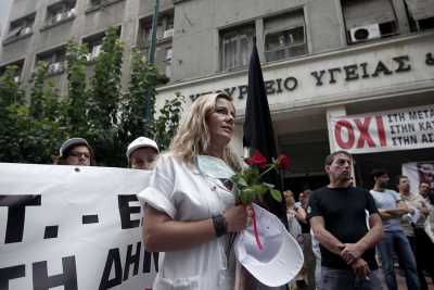 Απεργία 4/2: Ρολά κατεβάζουν υγεία και φαρμακεία