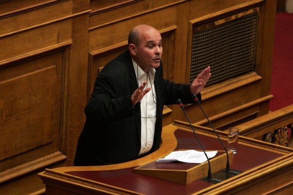 Βουλευτής ΣΥΡΙΖΑ κατά υιοθεσίας από ομοφυλόφιλους: "Ως γιατρό και πολιτικό με βρίσκει αντίθετο"