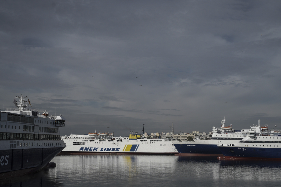 Η κυβέρνηση δεν βλέπει αυξήσεις στα ακτοπλοϊκά: «Άκυρο» για παρέμβαση στα εισιτήρια