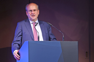 Χατζηδάκης: Κάνουμε εξωτερική πολιτική χωρίς φωνές και αντάρα, έτσι θα προχωρήσουμε και το καλώδιο