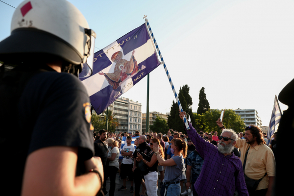 Έτσι εξαπατούν τους αντιεμβολιαστές: Με εντολή Θεωδορικάκου μπαίνουν στο στόχαστρο ιστοσελίδες και υποκινητές