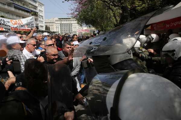 Επαναλαμβανόμενες απεργίες από τους λιμενεργάτες σε ΟΛΠ - ΟΛΘ