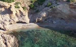 Η καλύτερη παραλία στην Αττική για μπάνια μετά τη δουλειά