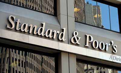 Standard &amp; Poor&#039;s: Αναβάθμιση της Ελλάδας εφόσον κλείσει η αξιολόγηση