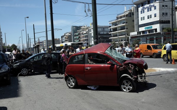 «Μαμά, μπαμπά πώς θα μεγαλώσω τώρα μόνη μου;» – Το νέο σποτ της ΕΛ.ΑΣ για τα τροχαία