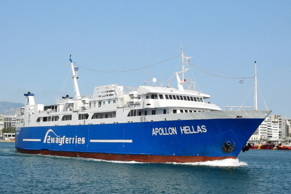 Μηχανική βλάβη πλοίου στα Μέθανα - Ταλαιπωρία για 109 επιβάτες