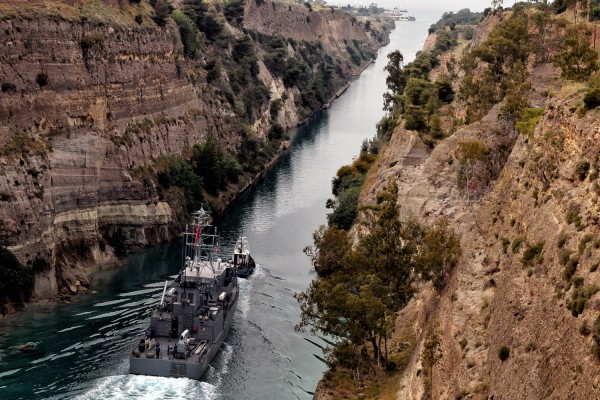 Τουρκικό ναρκαλιευτικό πέρασε τον Ισθμό της Κορίνθου! (pic&amp;vid)