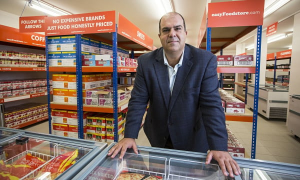 EasyFoodstores: Τι προϊόντα σε τιμή μόλις 0,5 ευρώ πουλάει το σούπερ μάρκετ των «φτωχών» που έρχεται και στην Ελλάδα