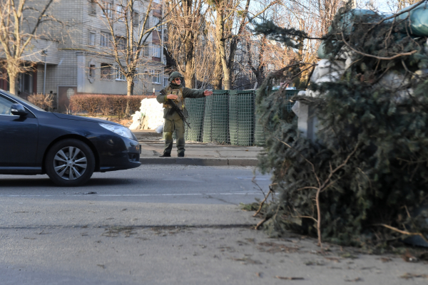 Ρώσοι στρατιώτες διέλυσαν διαδήλωση υπέρ του Κιέβου σε ουκρανική πόλη