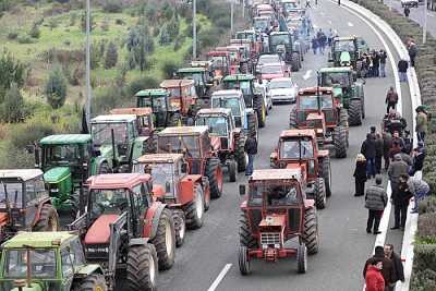 Μπλόκα αγροτών: Σε εξέλιξη η συνεδρίαση των εκπροσώπων των μπλόκων, στα Τέμπη