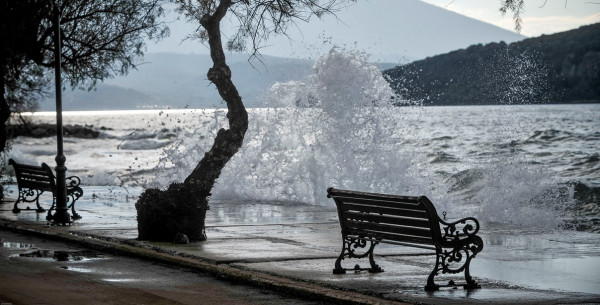 Καιρός - meteo: Επιδείνωση με τοπικές βροχές και ενισχυμένους ανέμους την Τετάρτη