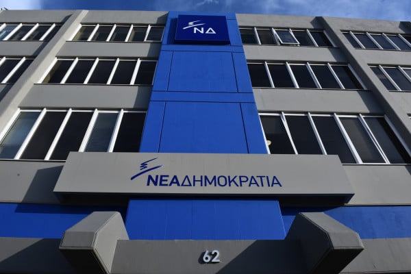 ΝΔ: Οριστική διαγραφή για τον δημοτικό σύμβουλο με τη σημαία της χούντας