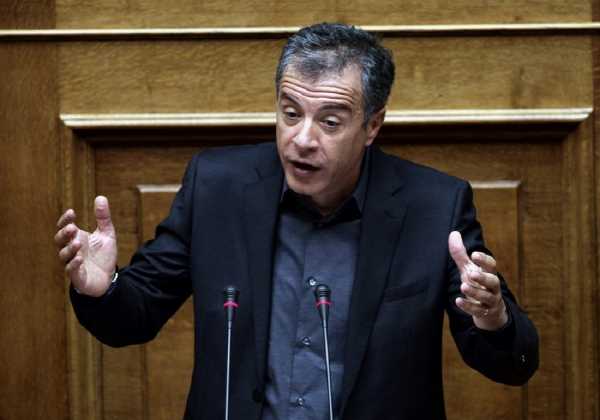 Θεοδωράκης: Τρεις οι λογαριασμοί του Παπαντωνίου στην Ελβετία