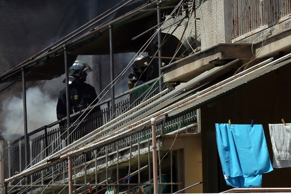 Φωτιά στην Πετρούπολη: Σε κρίσιμη κατάσταση η 18χρονη με τραύματα από μαχαίρι και εγκαύματα