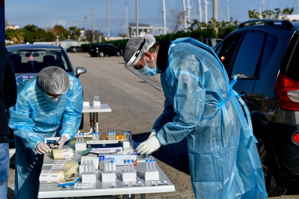 Πού εντοπίζονται τα νέα κρούσματα σήμερα, κάτω από 200 σε Αττική και Θεσσαλονίκη