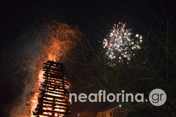 Δείτε το εντυπωσιακό χριστουγεννιάτικο έθιμο της Φλώρινας (pics+vid)