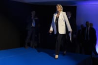Γαλλία: «Περίπατος» Λεπέν σε νέα δημοσκόπηση, δεύτερη η αριστερή συμμαχία