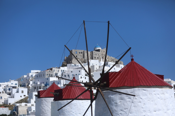 Τουριστικό χωριό στην Αστυπάλαια: Διευκρινίσεις του ΥΠΕΝ για την επένδυση