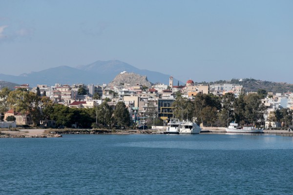 Σαλαμίνα: Αυτοκίνητο έπεσε στη θάλασσα