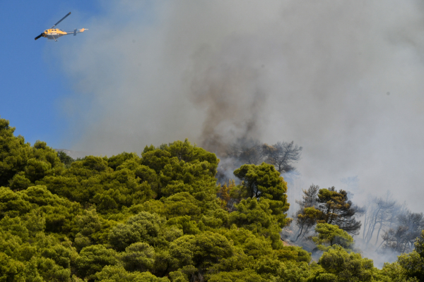 Και τρίτο μέτωπο στο Ρέθυμνο, φωτιά στην περιοχή Αμπελάκι