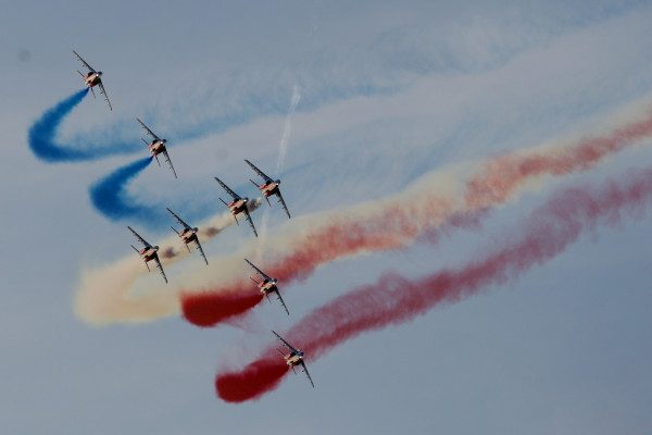 Η «Patrouille de France» εκτόξευσε την αδρεναλίνη στα ύψη