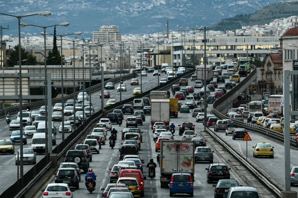 Στο «κόκκινο» ο Κηφισός, τροχαίο και μποτιλιάρισμα στο ύψος της Χαλκηδόνας