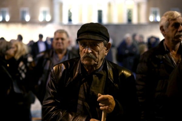 Γιατί οι δανειστές επιμένουν να εφαρμοστούν οι περικοπές στις συντάξεις