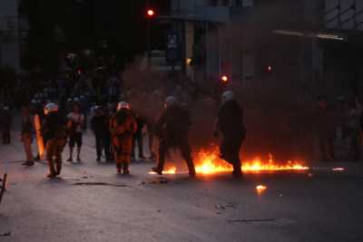 Η ΑΔΕΔΥ καταγγέλλει την κυβέρνηση για αναίτια βία από τα ΜΑΤ