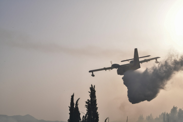 Η Ελλάδα στέλνει δύο Canadair στην Αλβανία, μεγάλη φωτιά σε προστατευόμενη περιοχή