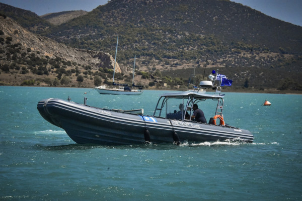 Ακυβέρνητο πλοίο ανοιχτά της Σύρου