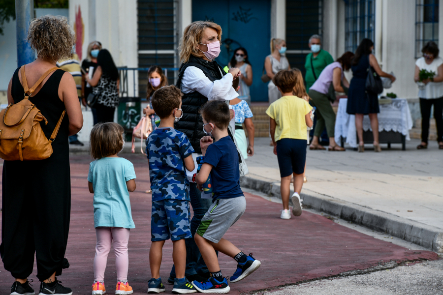 Σχολεία: Πότε μπορούν να επιστρέψουν οι μαθητές σε τηλεκπαίδευση