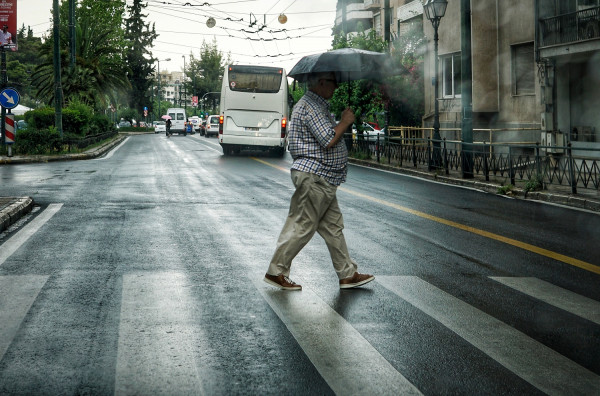 Καιρός: Βελτιώνεται αύριο το σκηνικό - Πού θα συνεχίσουν οι βροχές και οι καταιγίδες