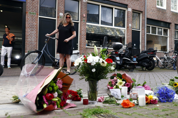Ολλανδία: Μάχη για τη ζωή του δίνει ο δημοσιογράφος που πυροβολήθηκε στο Άμστερνταμ