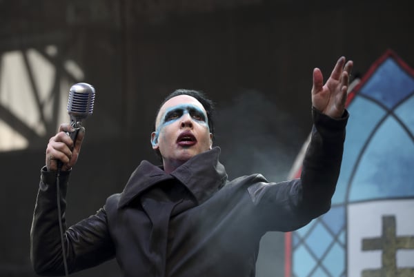 Κατήγγειλε τον Marilyn Manson για βιασμό και τώρα το... διαπραγματεύονται