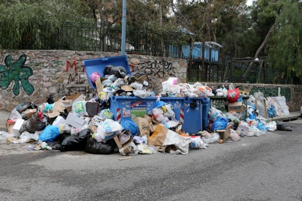 Έκκληση από τον Δήμο Ιλίου να μην κατεβάζουν σκουπίδια οι πολίτες