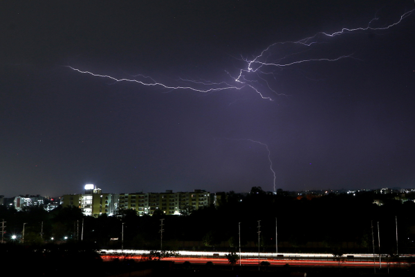 Επαναρυθμίζεται το ρολόι της «κρίσης»: Πόσο κοντά βρισκόμαστε στο «τέλος» του κόσμου