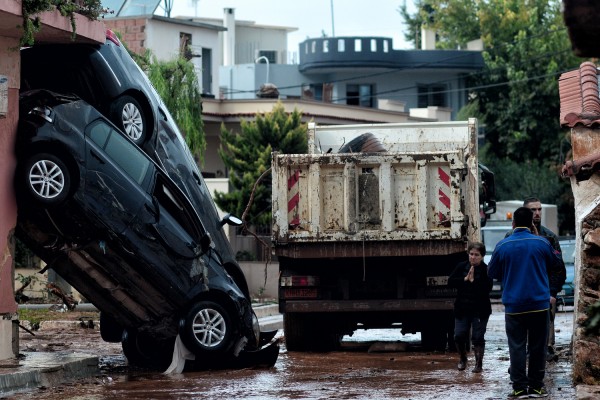 Τα δικαιολογητικά για το επίδομα των 5.000 ευρώ στους πλημμυροπαθείς της Δυτ. Αττικής