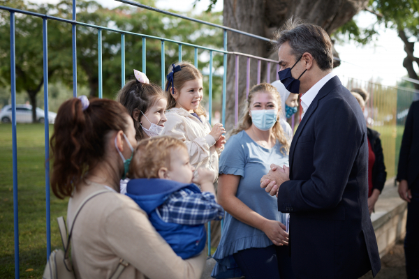 Μητσοτάκης από το Δαμάσι: «Κανείς πολίτης δεν πρέπει να αισθάνεται απροστάτευτος» (εικόνες)